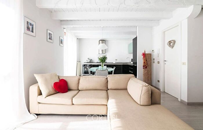 Appartamento trilocale in vendita in Via Gioacchino Rossini Ranzanico, Ranzanico