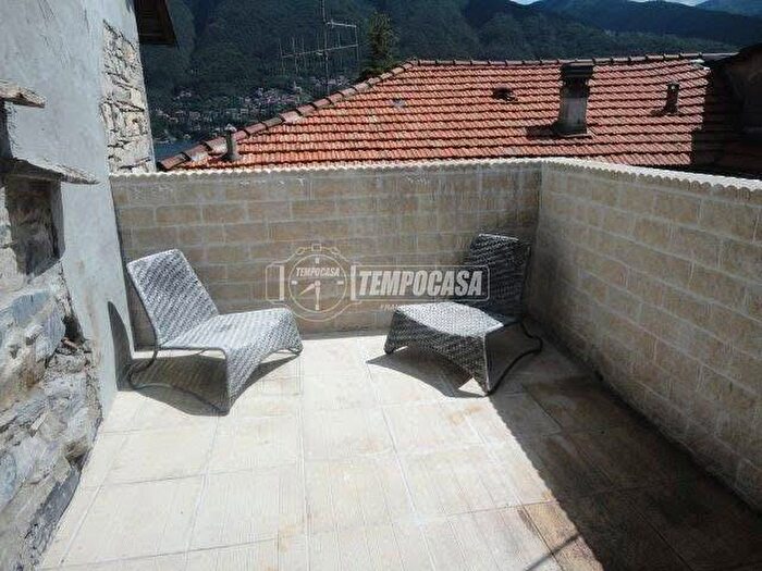 Casa con 10 locali in vendita in Via Vecchia Regina, Laglio