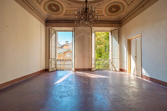 Appartamento con 6 locali in vendita in Via Barberia, Bologna