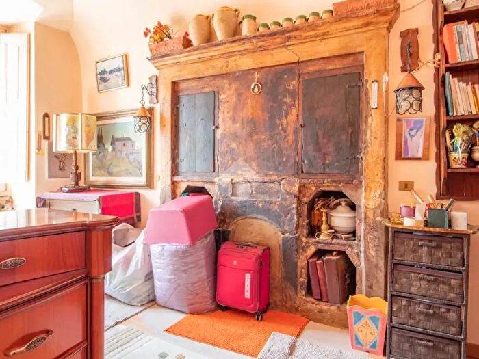 Appartamento trilocale in vendita in Piazza Umberto I, Borgo Velino