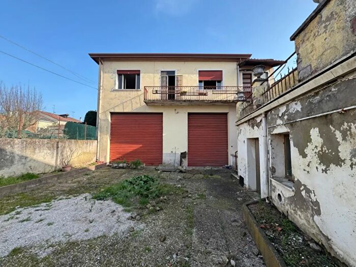 Casa quadrilocale in vendita in Via Mure Sud Snc, Montagnana