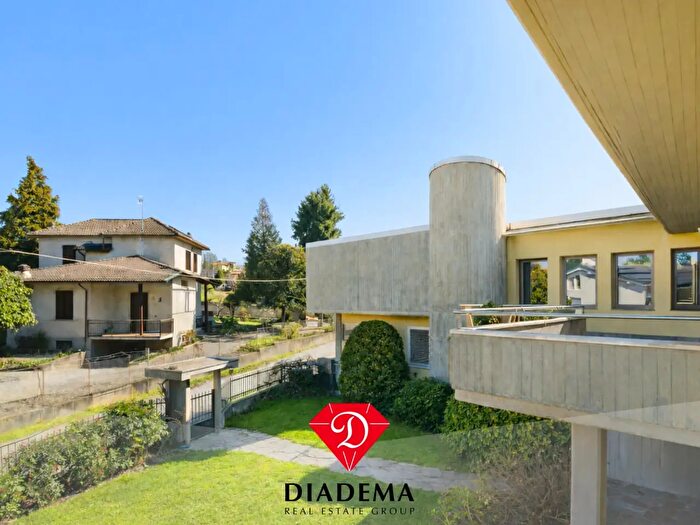 Appartamento quadrilocale in vendita in Castronno