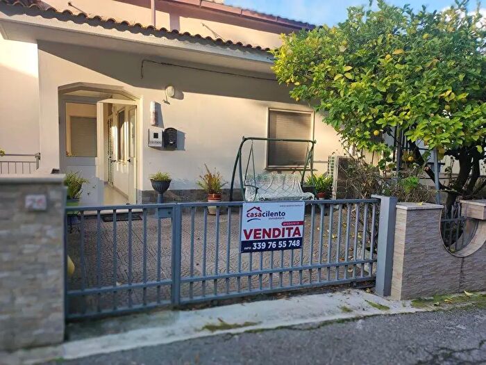 Appartamento con 5 locali in vendita in Via San Michele, Pisciotta