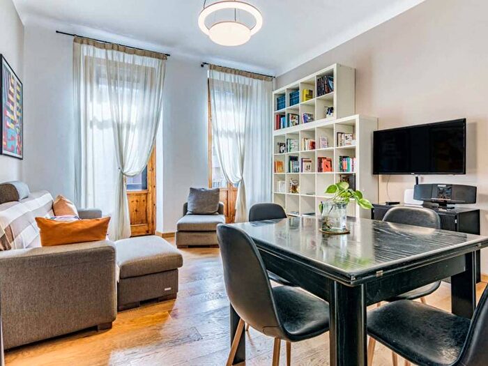 Appartamento trilocale in affitto in Via Lepontina, Farini, Milano