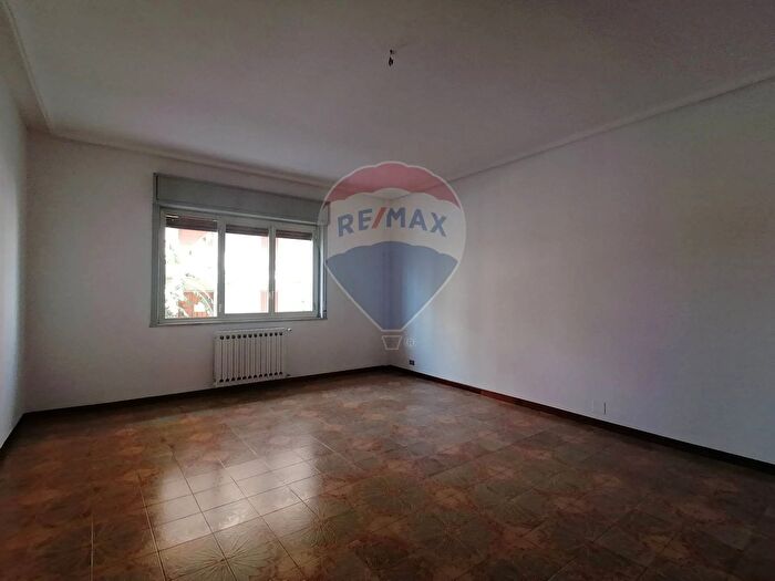 Appartamento con 8 locali in vendita in Via Righi, Comiso