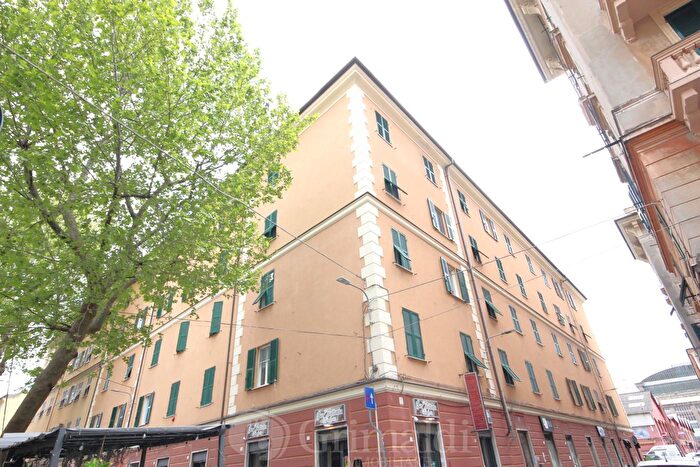 Appartamento con 5 locali in vendita in Via Capitano del Popolo, Genova