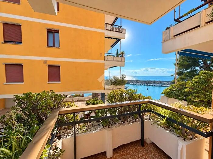 Appartamento quadrilocale in vendita in Via della Chiesa, San Lorenzo Al Mare