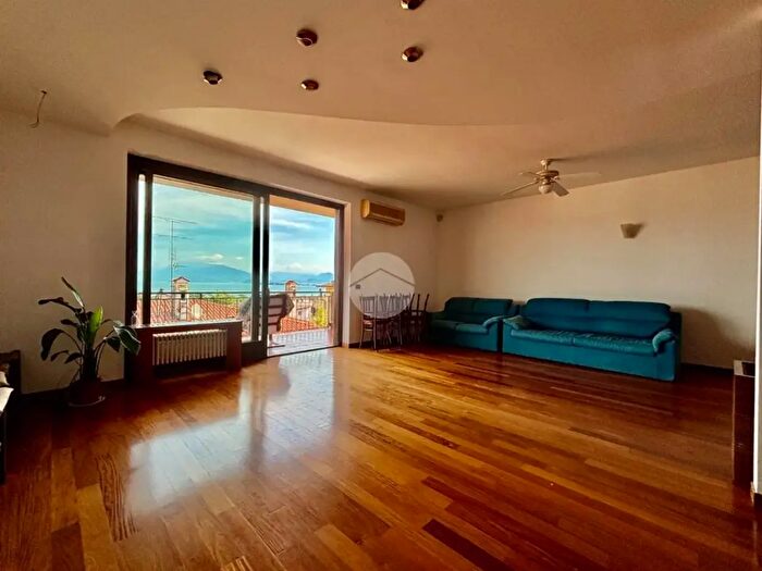 Casa con 5 locali in vendita in Via Villa del Sole, Desenzano Del Garda