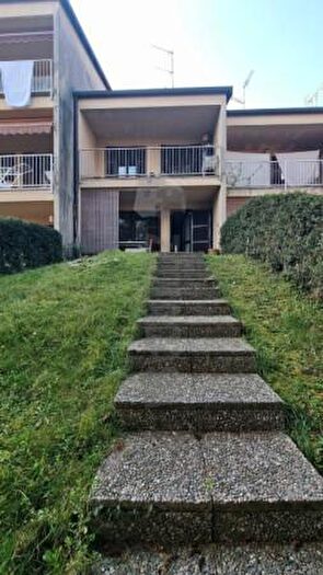 Casa quadrilocale in vendita in Via Corgeno, Vergiate