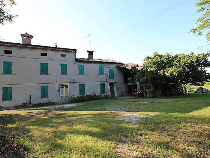 Casa con 10 locali in vendita in Fusignano