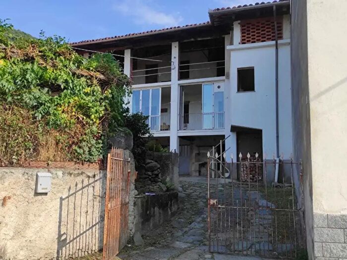 Casa con 5 locali in vendita in Via della Villa, Loranze'