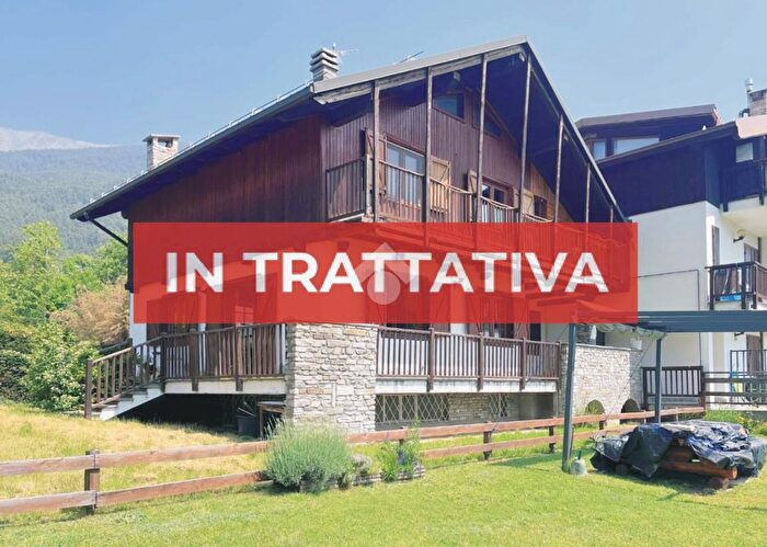 Casa con 5 locali in vendita in Via La Roche, Oulx