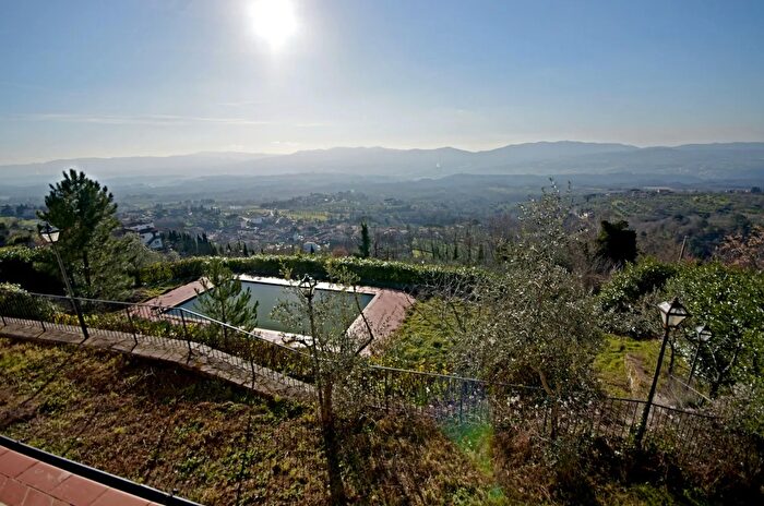 Casa con 20 locali in vendita in Via Achille Grandi, Reggello