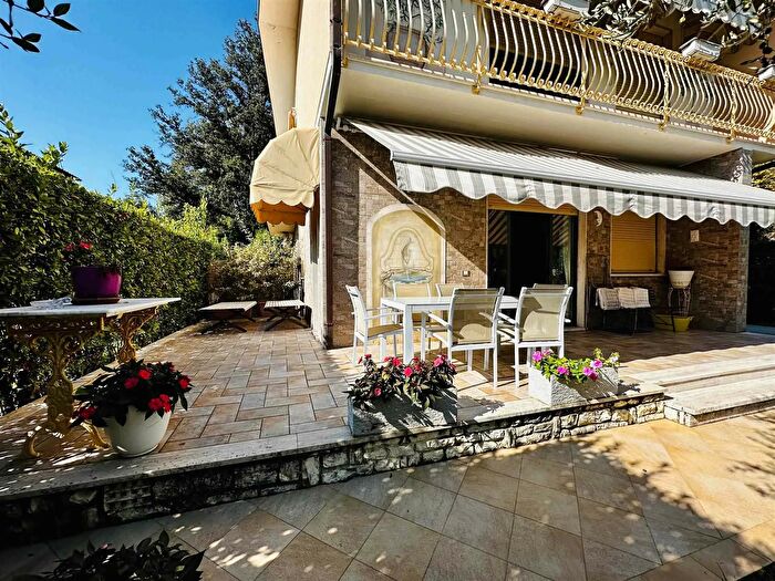 Casa con 7 locali in affitto in Forte Dei Marmi