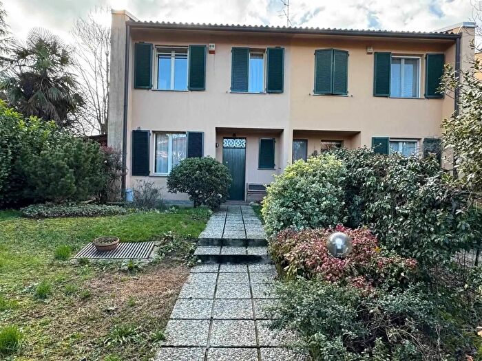 Casa quadrilocale in vendita in Vai Don Consonni, Casatenovo