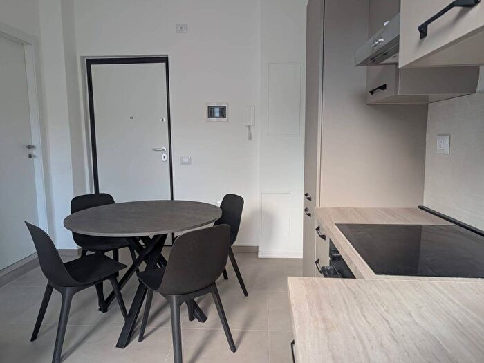 Appartamento trilocale in affitto in Porta Romana Medaglie d'Oro, Milano
