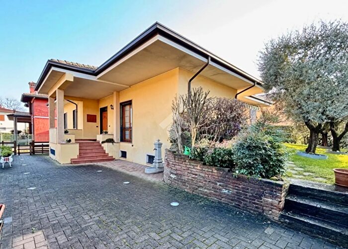 Casa quadrilocale in vendita in Via Coronino, Castegnato