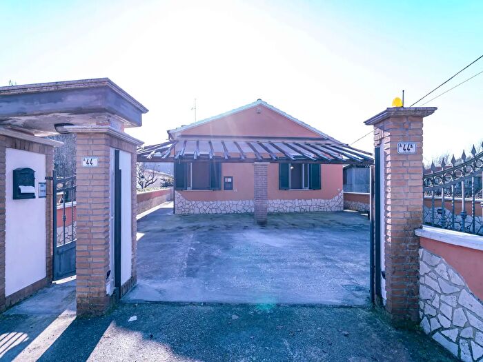 Casa quadrilocale in vendita in Via Valle Contessa, Frosinone