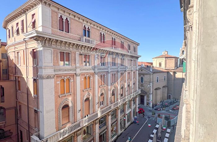 Appartamento con 12 locali in vendita in Corso Giuseppe Garibaldi, Ancona