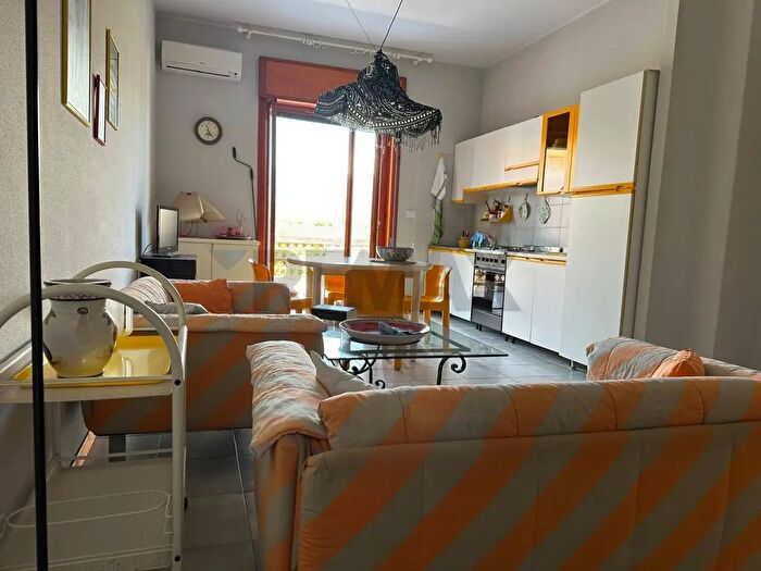 Appartamento trilocale in vendita in Via Salvatore Carnevale, Riposto