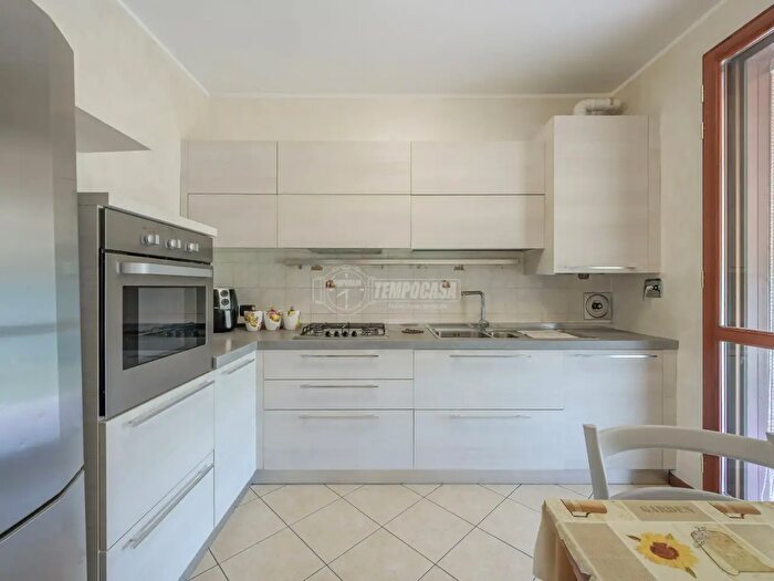 Appartamento trilocale in vendita in Via delle Monache, Correggio