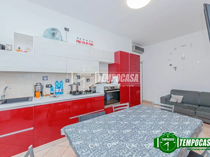 Appartamento trilocale in vendita in Via Fratelli Cervi, Pero