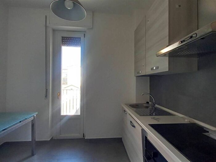 Appartamento trilocale in affitto in Via Fogazzaro, Montenero, Milano