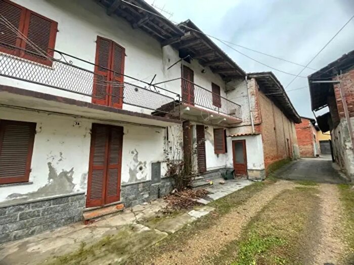 Casa quadrilocale in vendita in Via Benedetto Cairoli, Cerro Tanaro