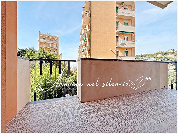 Appartamento con 6 locali in vendita in Via Minoretti, Genova