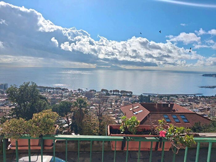 Appartamento con 5 locali in vendita in Via Filippo Palizzi, Napoli