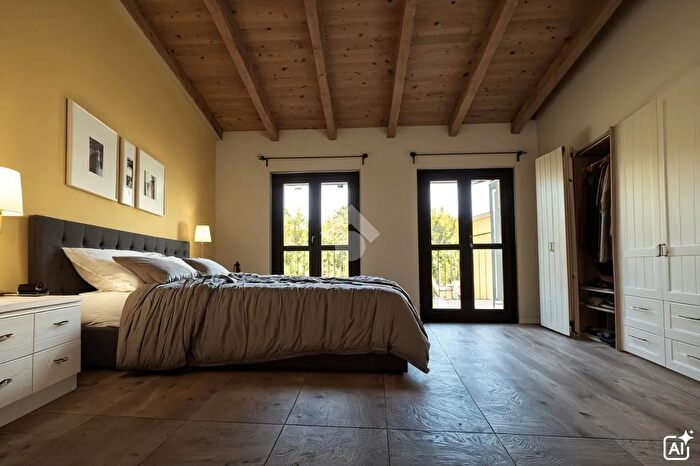 Casa con 5 locali in vendita in Viale Leonardo da Vinci, Galliate