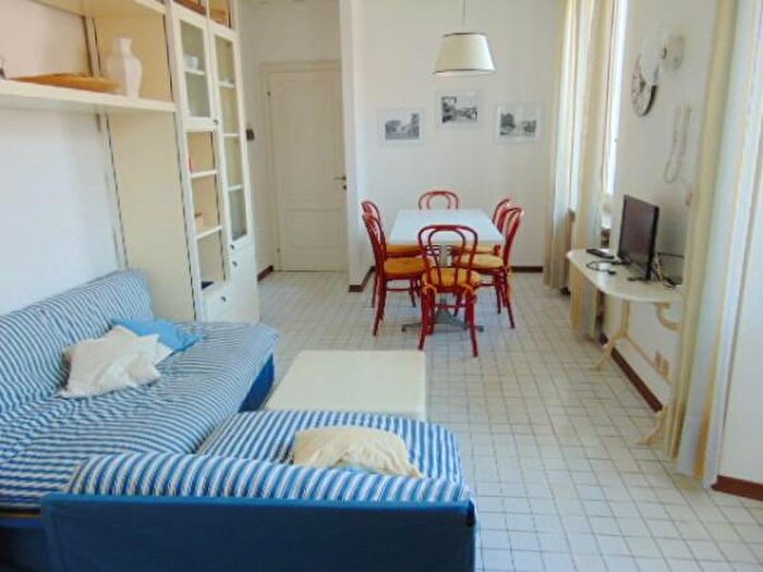 Appartamento con 5 locali in affitto in Via Giosuè Carducci, Forte Dei Marmi