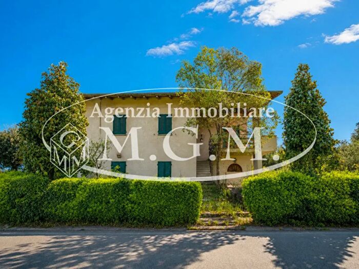 Casa con 10 locali in vendita in Bientina