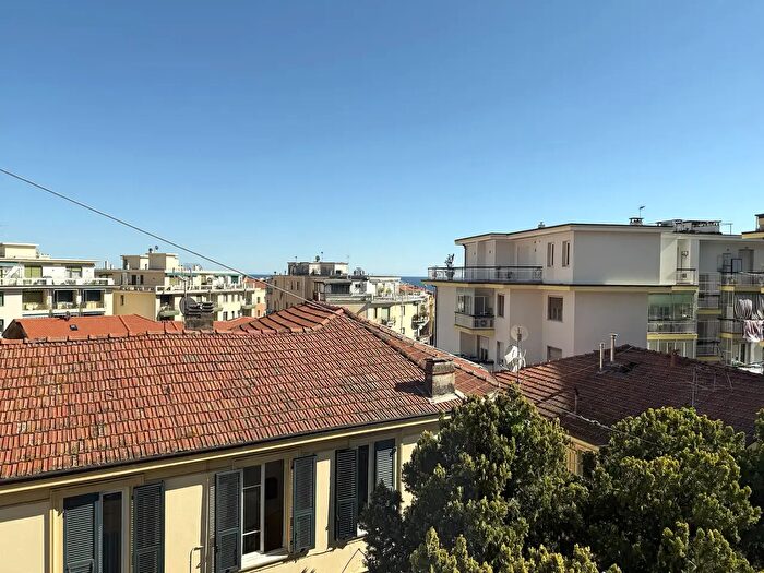 Appartamento trilocale in vendita in Via Val del Ponte, Sanremo