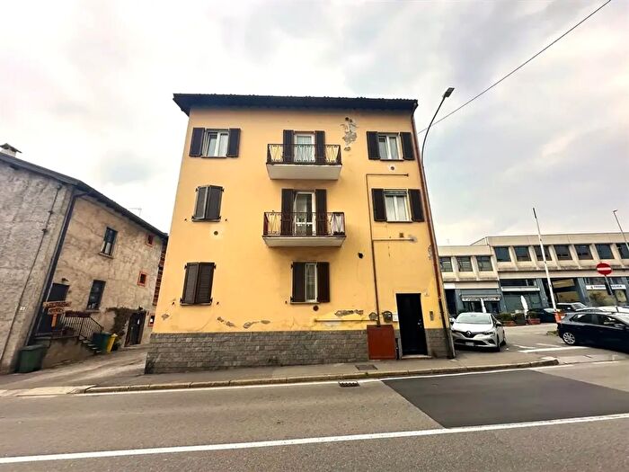 Appartamento trilocale in vendita in Via Giotto, Lecco