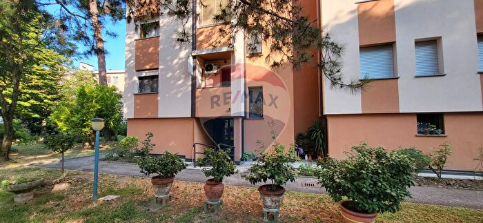 Appartamento con 7 locali in vendita in Via Agni, Ferrara