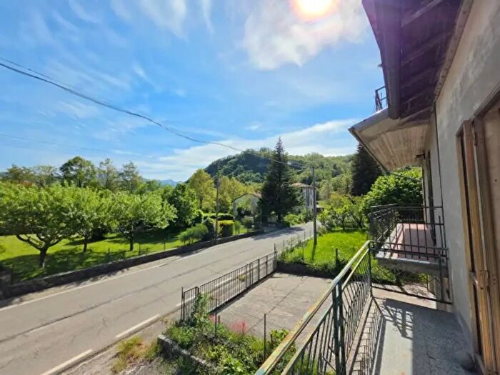 Casa con 6 locali in vendita in Palanzano