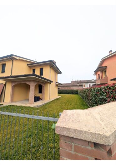 Casa con 7 locali in vendita in Via Matteotti, San Possidonio