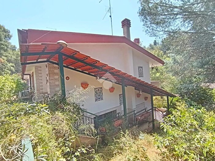 Casa con 5 locali in vendita in Zona Lagogemolo, Cassano Delle Murge