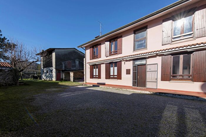 Casa con 11 locali in vendita in Mariano del Friuli Via Manzoni, Mariano Del Friuli