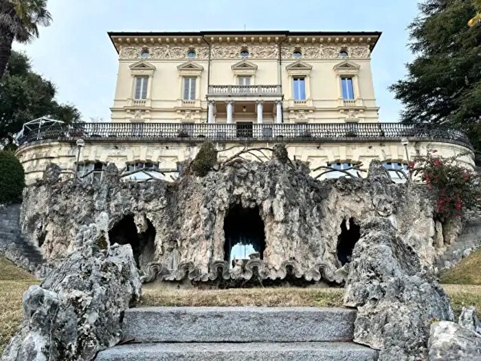 Appartamento con 6 locali in vendita in Via Mario Germano, Sordevolo