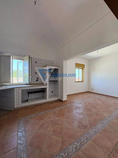 Casa con 8 locali in vendita in Siracusa