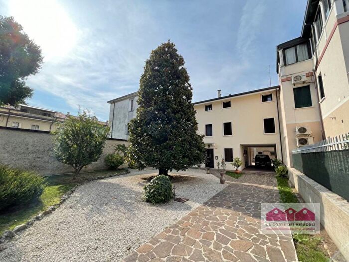 Appartamento quadrilocale in affitto in Viale della Pace, San Pio X, Vicenza