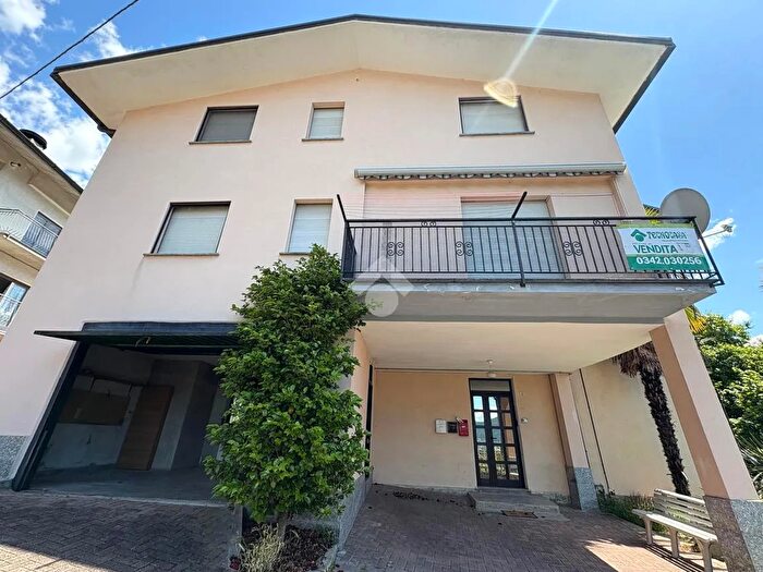 Appartamento trilocale in vendita in Via Maroggia, Buglio In Monte