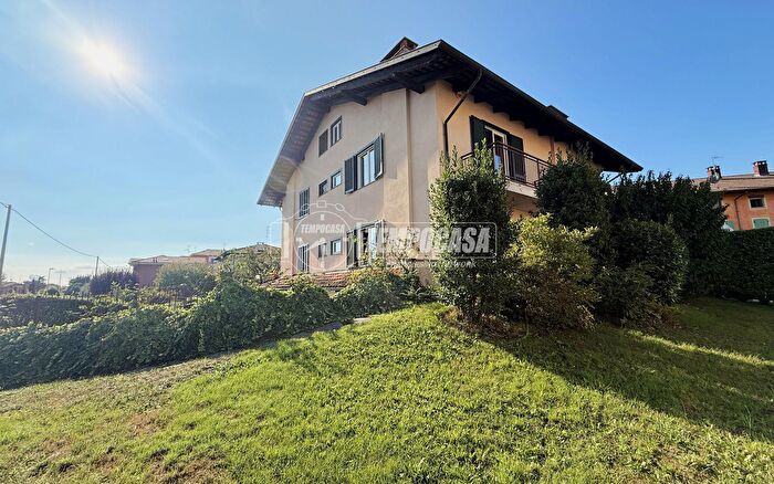 Casa con 5 locali in vendita in Via Barazzetto, Vigliano Biellese