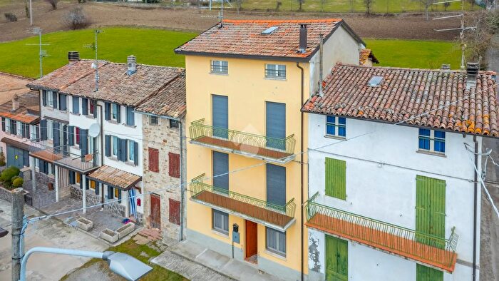 Casa con 6 locali in vendita in Str Case Gonizzi, Langhirano