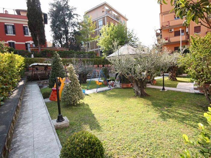 Casa con 6 locali in affitto in Via Gennargentu, Città Giardino, Roma