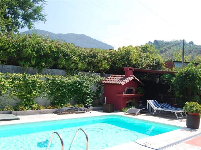 Casa con 9 locali in vendita in Massarosa