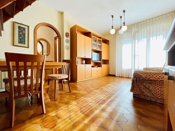 Appartamento quadrilocale in affitto in Via Italica, Lido di Camaiore, Camaiore