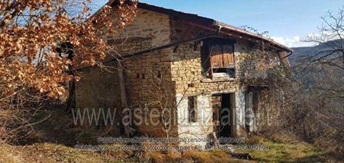 Casa con 11 locali in vendita in Strada Merlo, Carru